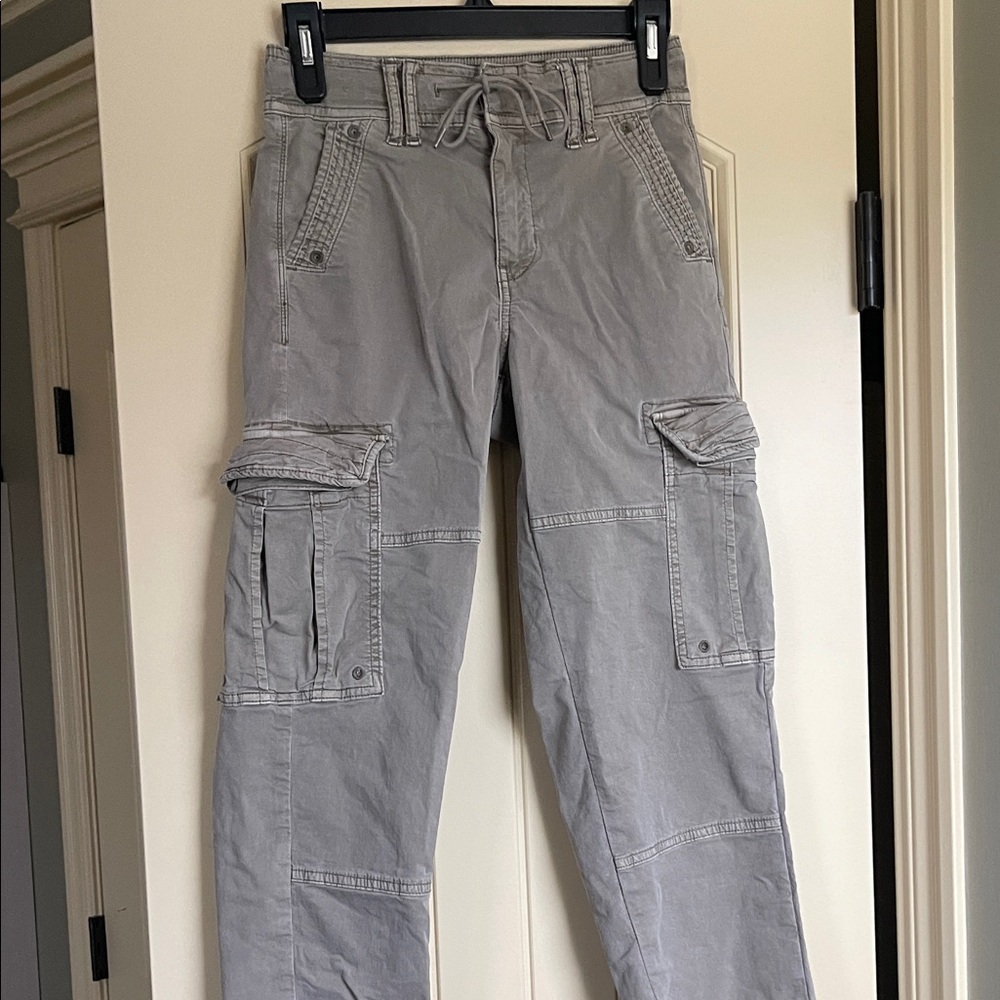 American Eagle High Rise Baggy Cargo Pants - Army Green
